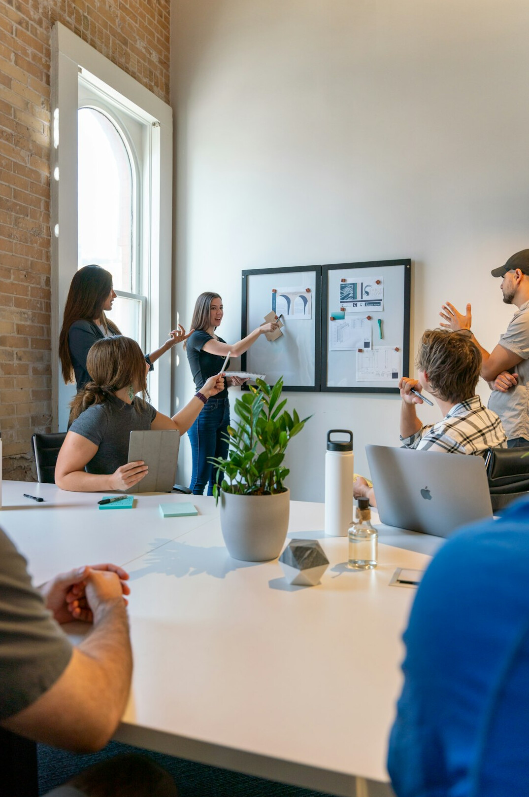 group discussion in meeting